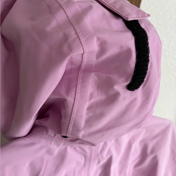 Lands’ End rain jacket in pink - Picture 3 of 8
